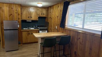 雪櫃、微波爐、焗爐、爐具