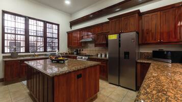 Deluxe-Haus, Stadtblick | Eigene Küche | Großer Kühlschrank, Mikrowelle, Ofen, Herdplatte