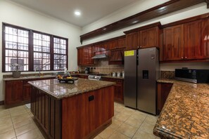 Deluxe-Haus, Stadtblick | Eigene Küche | Großer Kühlschrank, Mikrowelle, Ofen, Herdplatte