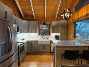 Microwave, oven, dishwasher - 3Bed/2BR Mountain Home Overlooking Lake Chatuge - Golf, Hiking & Lake Life (Hiawassee)