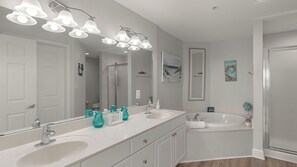Bathroom - Tidewater Horizon by Avantstay Beachfront Condo + Indoor Pool + Spa Amenities + Movie Theater + Near Pier Park (Panama City Beach)