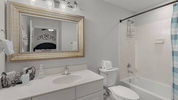 Apartment (3 Bedrooms) | Bilik Mandi | Tab mandi