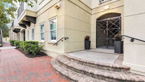 House (4 Bedrooms) | Interior - 2 Units w/ Free Parking Walkable Historic District The Juliette by Avantstay (Savannah)