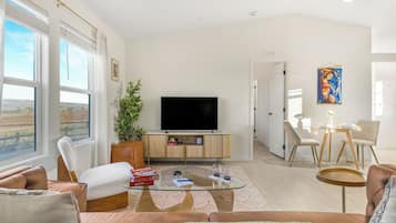 House (6 Bedrooms) | Interior