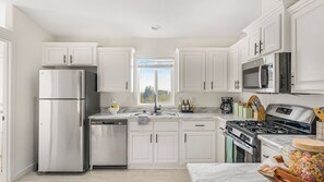 House (6 Bedrooms) | Interior