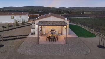 House (6 Bedrooms) | Interior