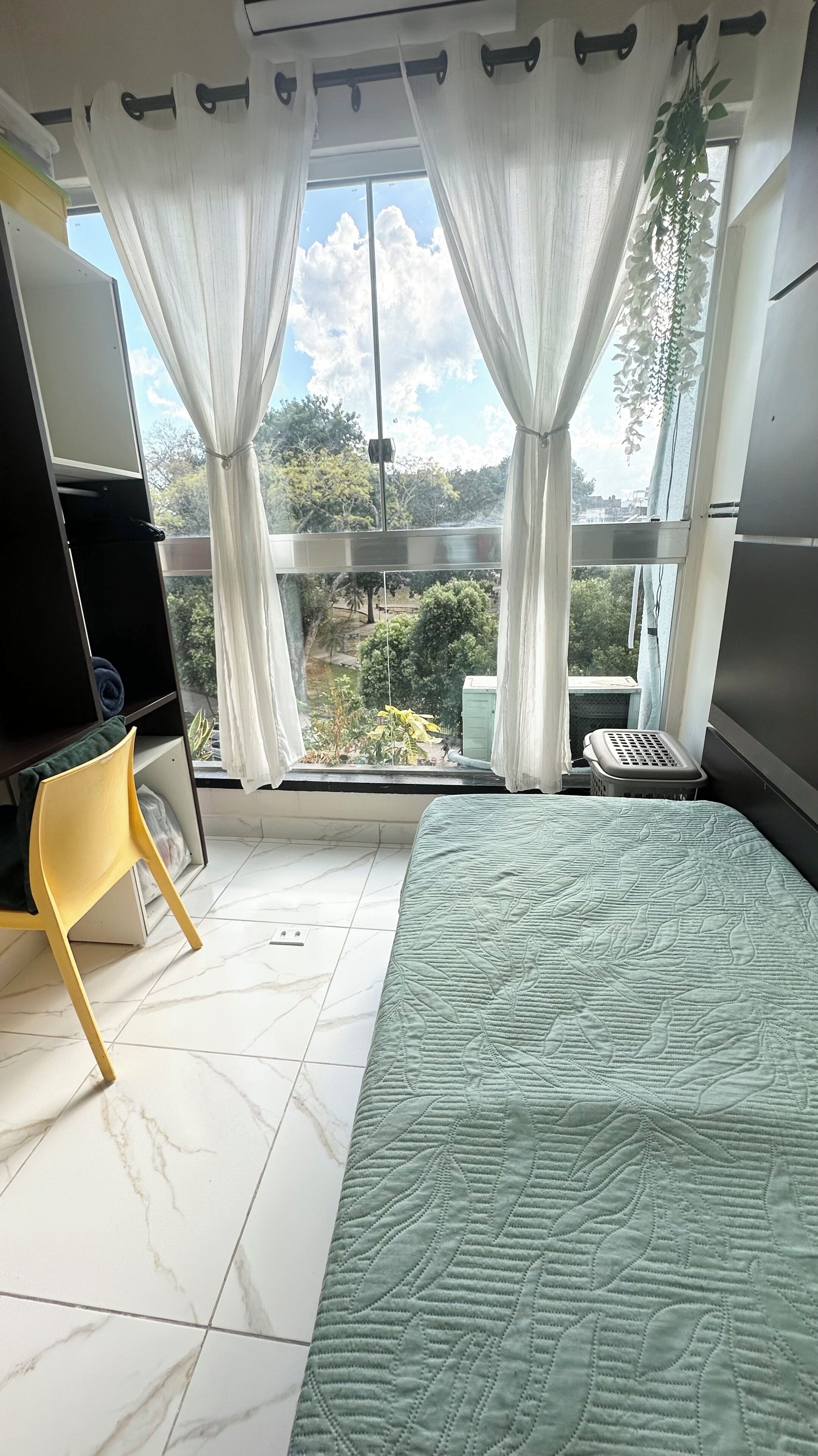 2 bedrooms, desk, iron/ironing board, WiFi (free)