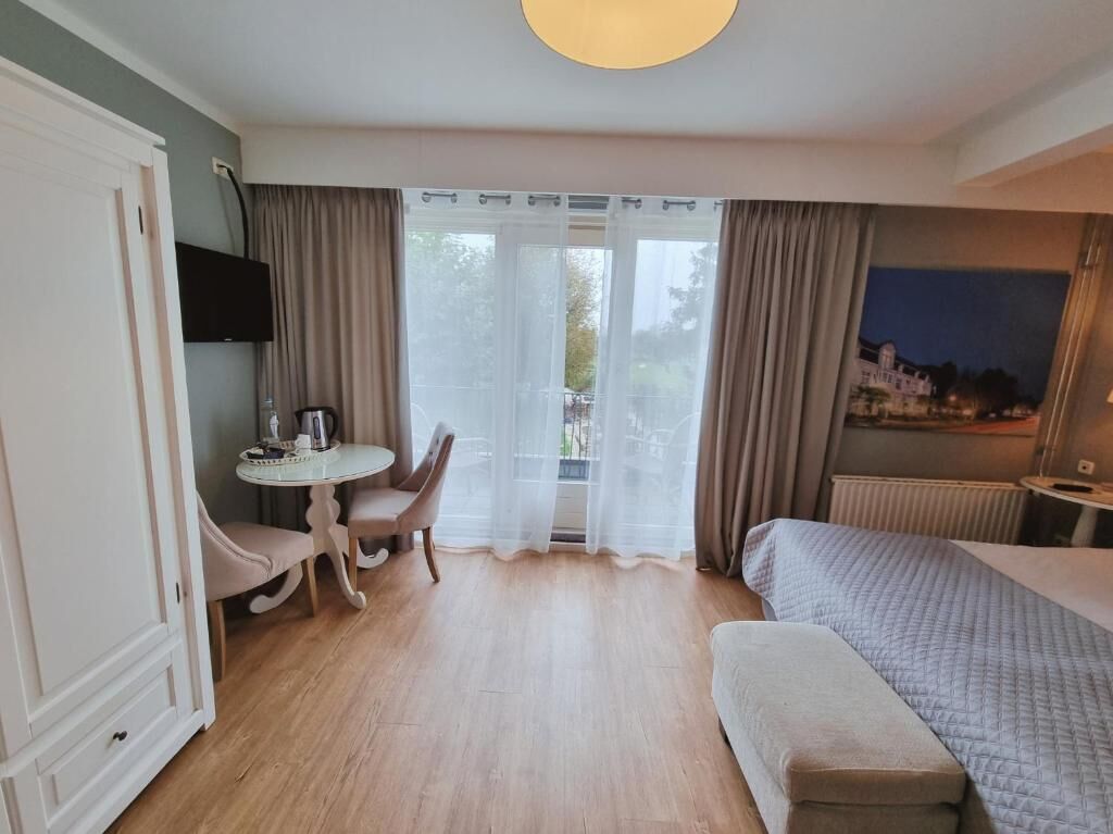 Deluxe Double Room, 1 King Bed, Private Bathroom, Hill View | Iron/ironing board