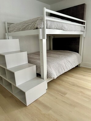1 bedroom, desk, free WiFi, bed sheets