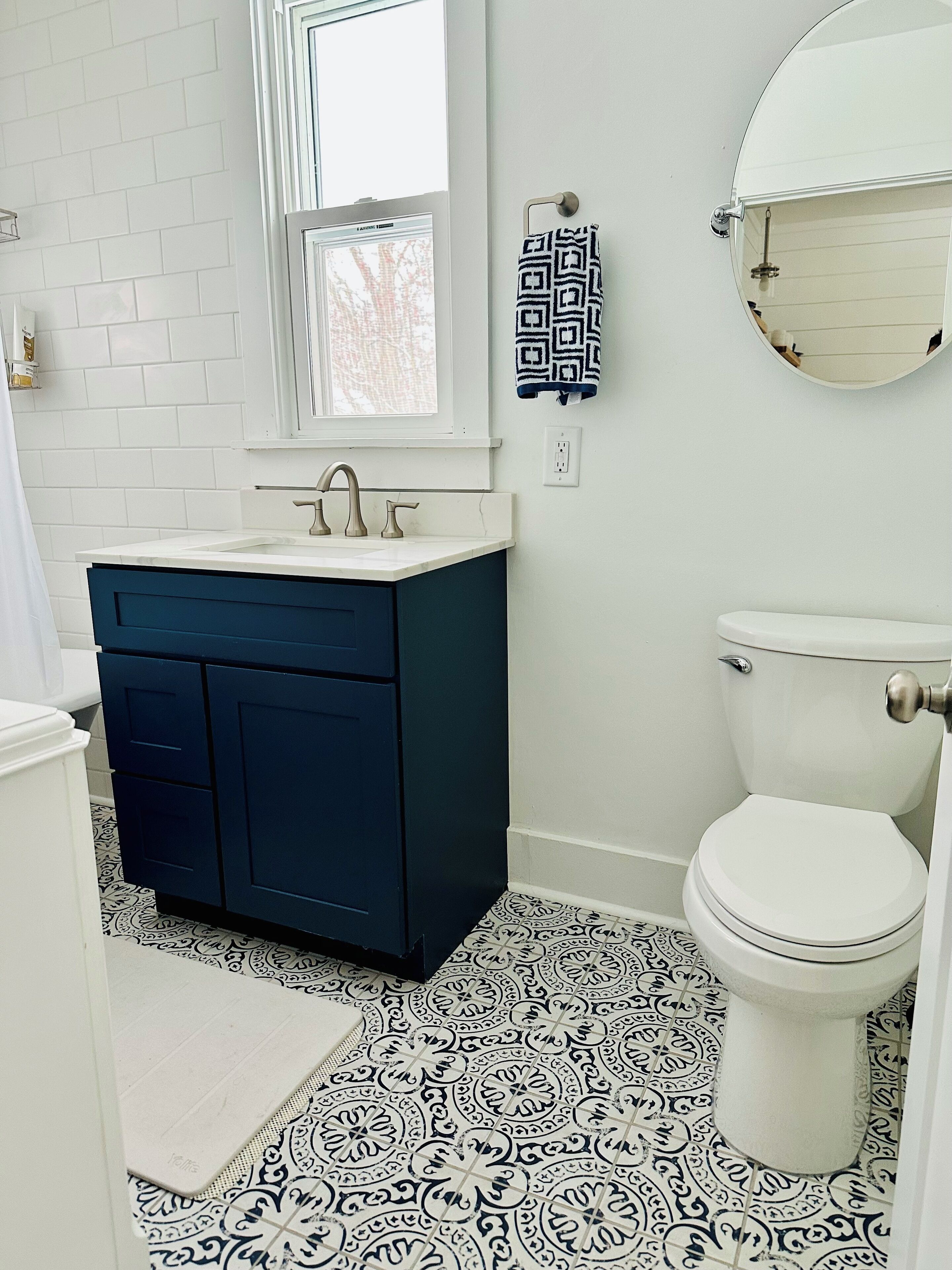 Séchoir à cheveux, serviettes fournies, savon, shampooing