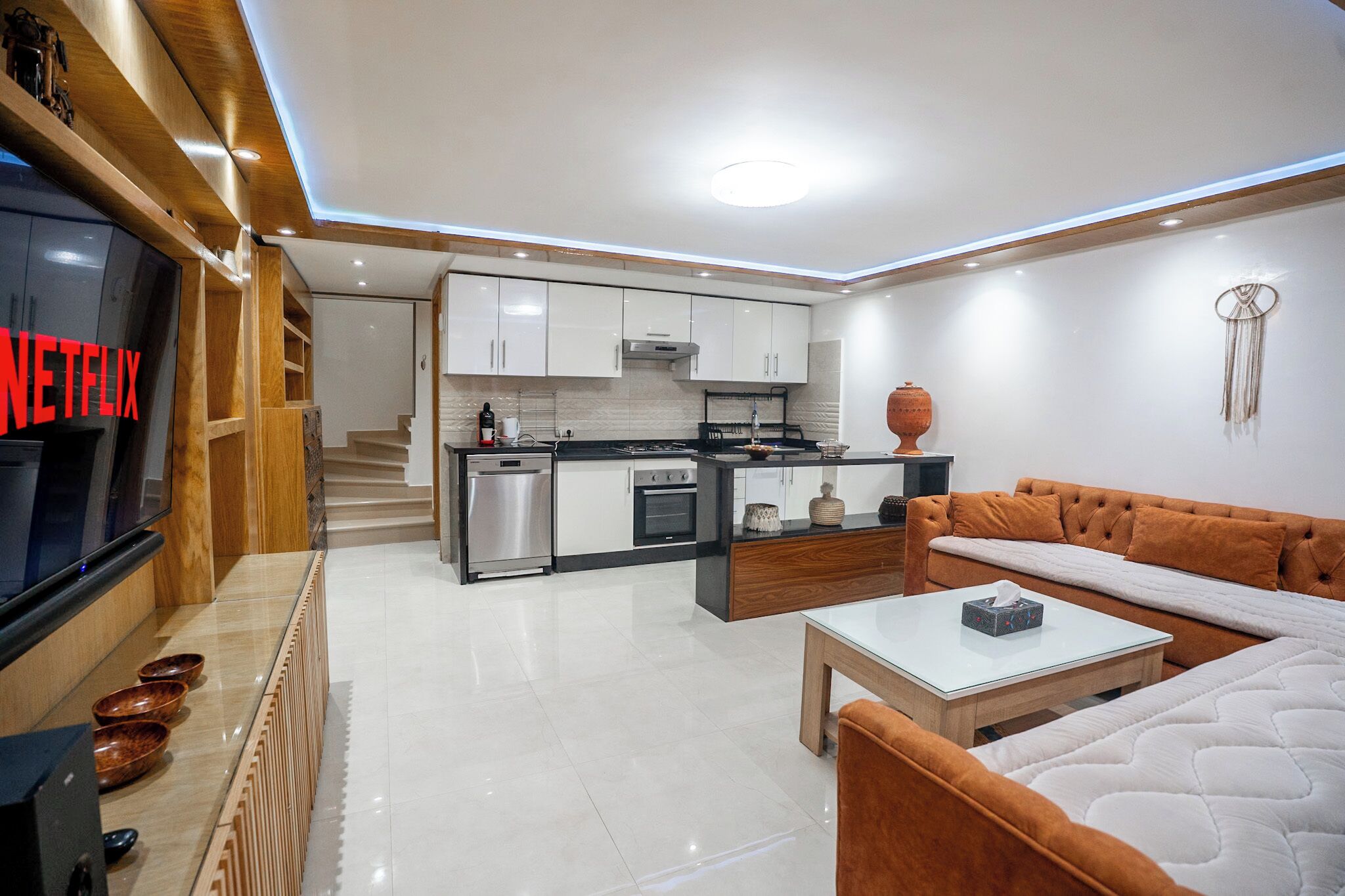 Dupleks Deluks | Area keluarga | Smart TV 90-inci dengan saluran TV kabel