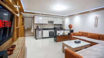 Dupleks Deluks | Area keluarga | Smart TV 90-inci dengan saluran TV kabel