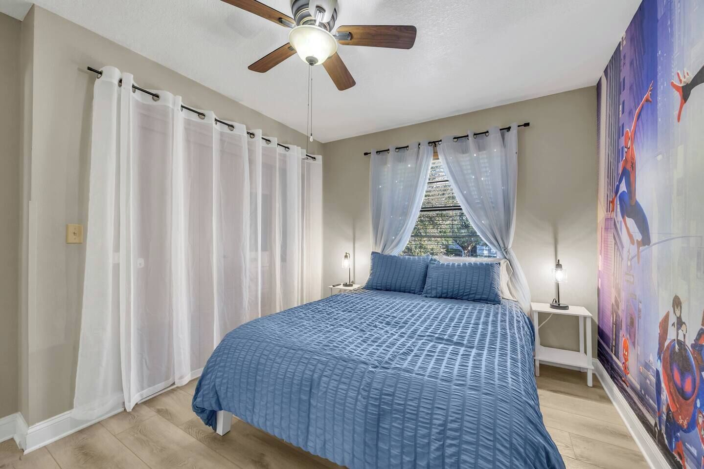 Travel cot, WiFi, bed sheets