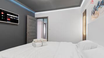 2 bedrooms, iron/ironing board, internet