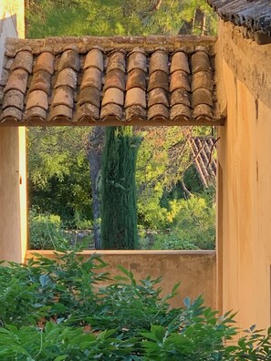 Property grounds - Authentiek huis met ruim en charmant terras en jacuzzi (Serviers-et-Labaume)