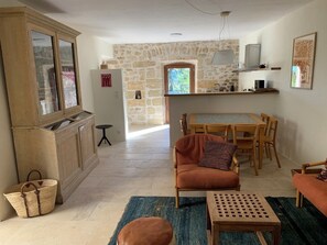 Smart TV, books, stereo - Authentiek huis met ruim en charmant terras en jacuzzi (Serviers-et-Labaume)