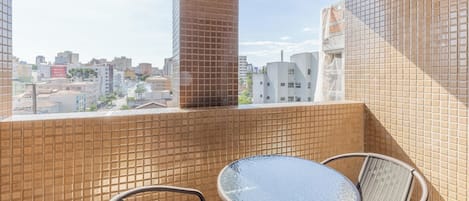 Basic Apartment | Outdoor dining