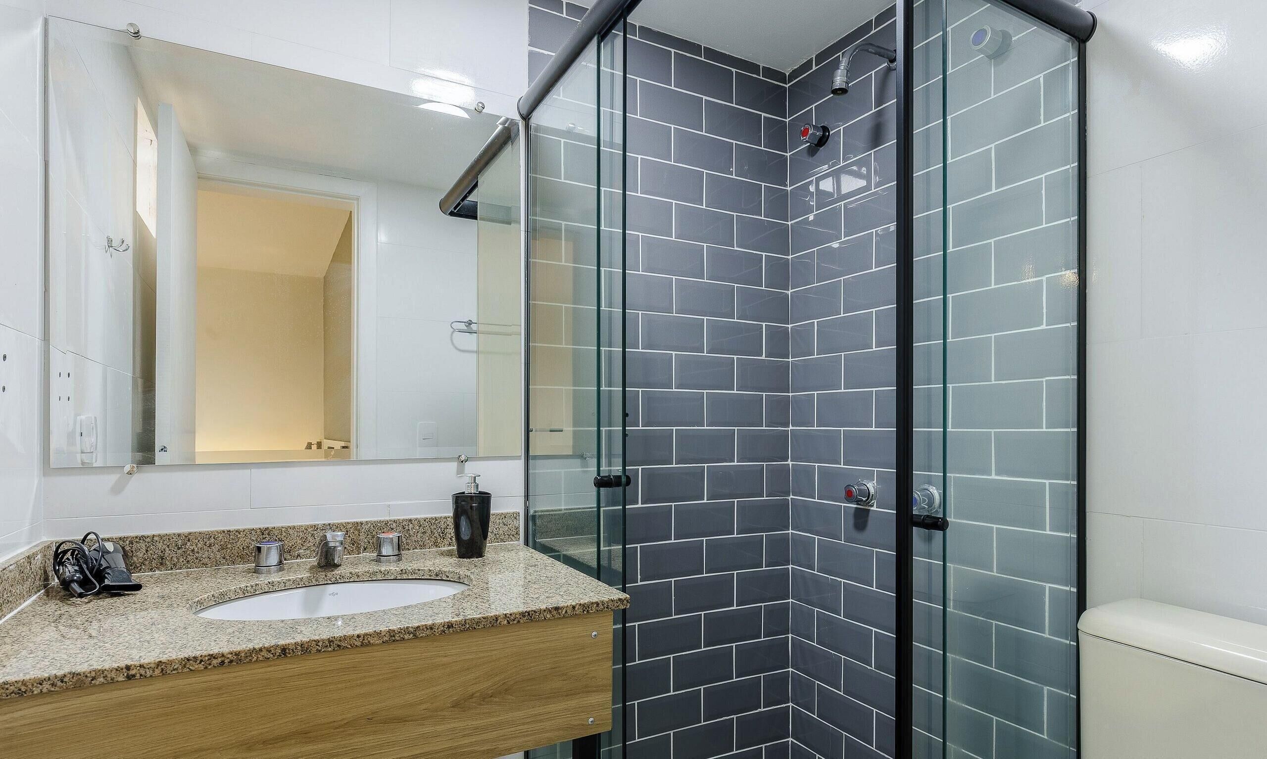 Apartamento básico | Banheiro | Chuveiro 