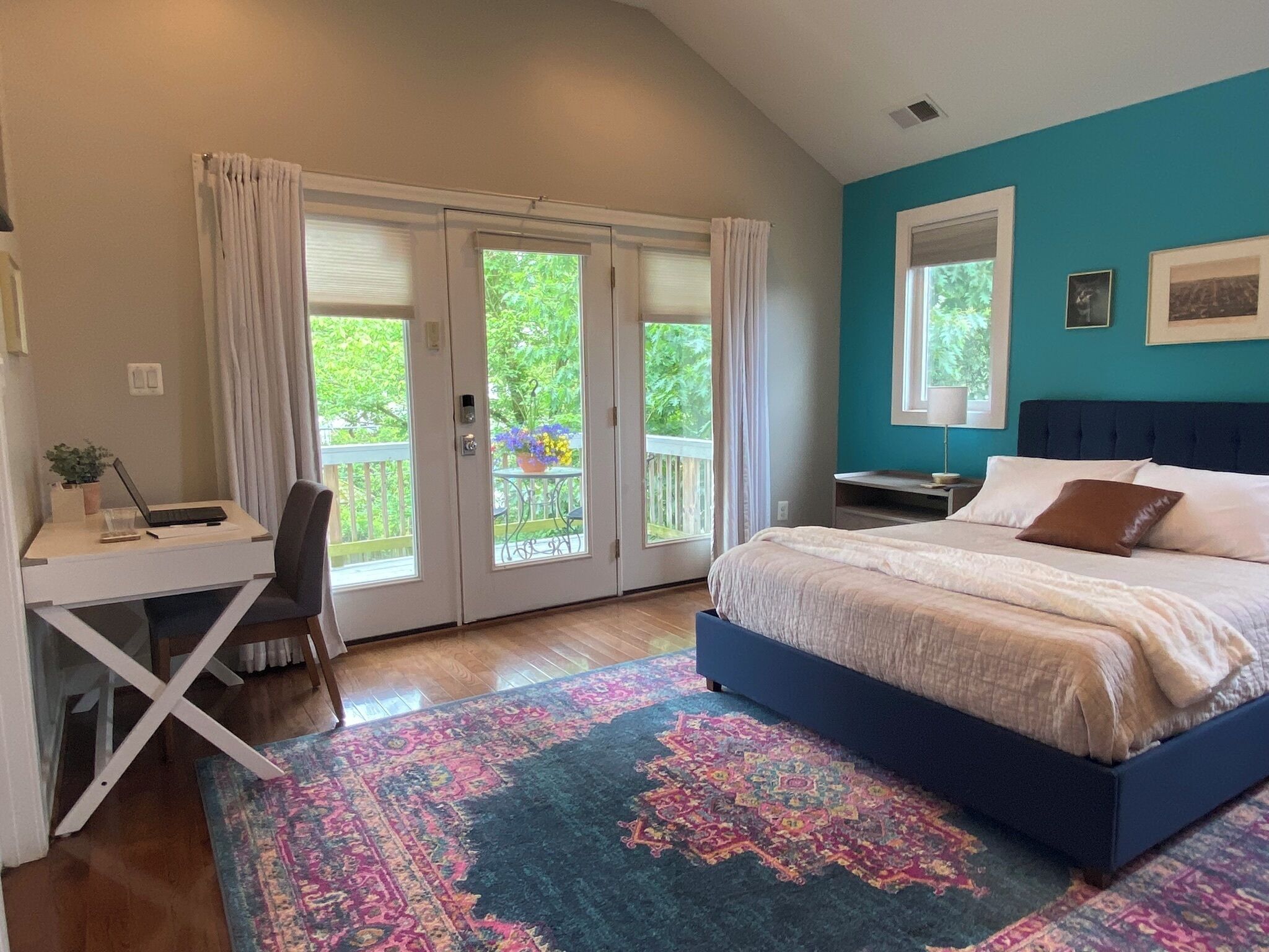 1 slaapkamer, een strijkplank/strijkijzer, internet, beddengoed