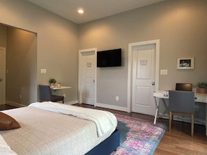 1 bedroom, iron/ironing board, internet, bed sheets - Cute Room, Parking, Kitchenette & Deck in the Heart of Del Ray! (Alexandria)