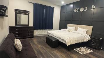 3 bedrooms, desk, iron/ironing board, travel crib