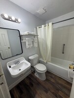 Combined shower/tub, free toiletries, towels, soap