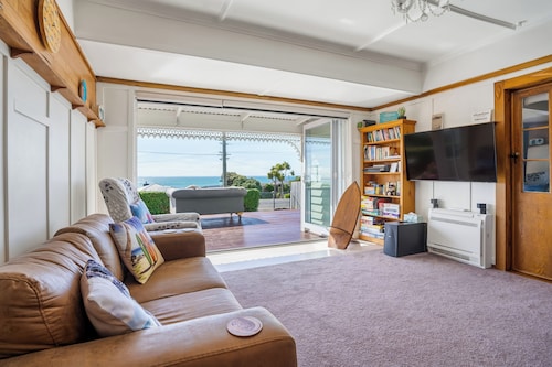 Coastal Cottage in Riverton Rocks