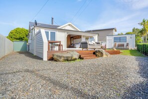 Exterior - Coastal Cottage in Riverton Rocks (Riverton / Aparima)