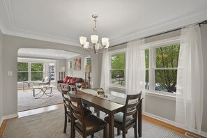 Interior - Quiet Stay - Perfect for Family (Chicago)