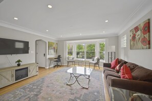 Smart TV - Quiet Stay - Perfect for Family (Chicago)