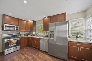 Fridge, microwave, oven, stovetop - Quiet Stay - Perfect for Family (Chicago)