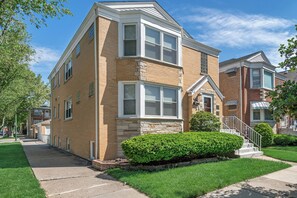 Exterior - Quiet Area - Revamped Basement (Chicago)