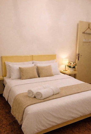 Traditional Triple Room, Vineyard View | Laptop workspace, free WiFi - agriturismo casale 1921 (Torre Le Nocelle)