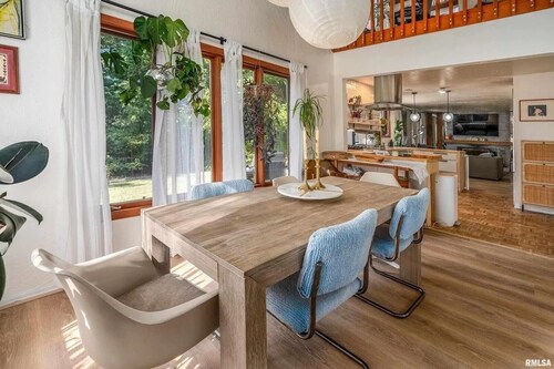 Mid Century Modern Dream House Near Campus + Wine Trails