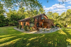 Exterior - Mid Century Modern Dream House Near Campus + Wine Trails (Carbondale)