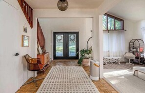 Interior - Mid Century Modern Dream House Near Campus + Wine Trails (Carbondale)