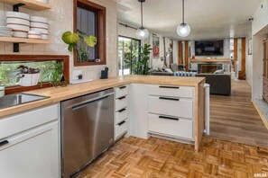 Interior - Mid Century Modern Dream House Near Campus + Wine Trails (Carbondale)