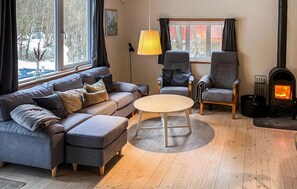 TV, fireplace - Beautiful home in Hurup Thy with WiFi (Hurup Thy)