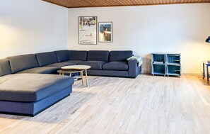 Téléviseur connecté, table de ping-pong