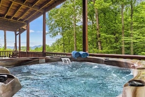 Outdoor spa tub - Darby’s Ridge View Hiking Trail to Lake Game Room (Blue Ridge)
