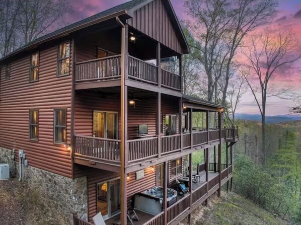 Exterior - Darby’s Ridge View Hiking Trail to Lake Game Room (Blue Ridge)