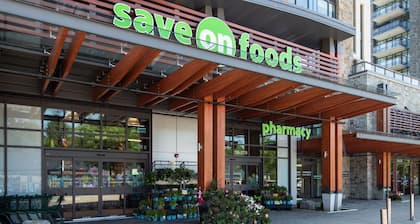 Cozy suite in convenient location