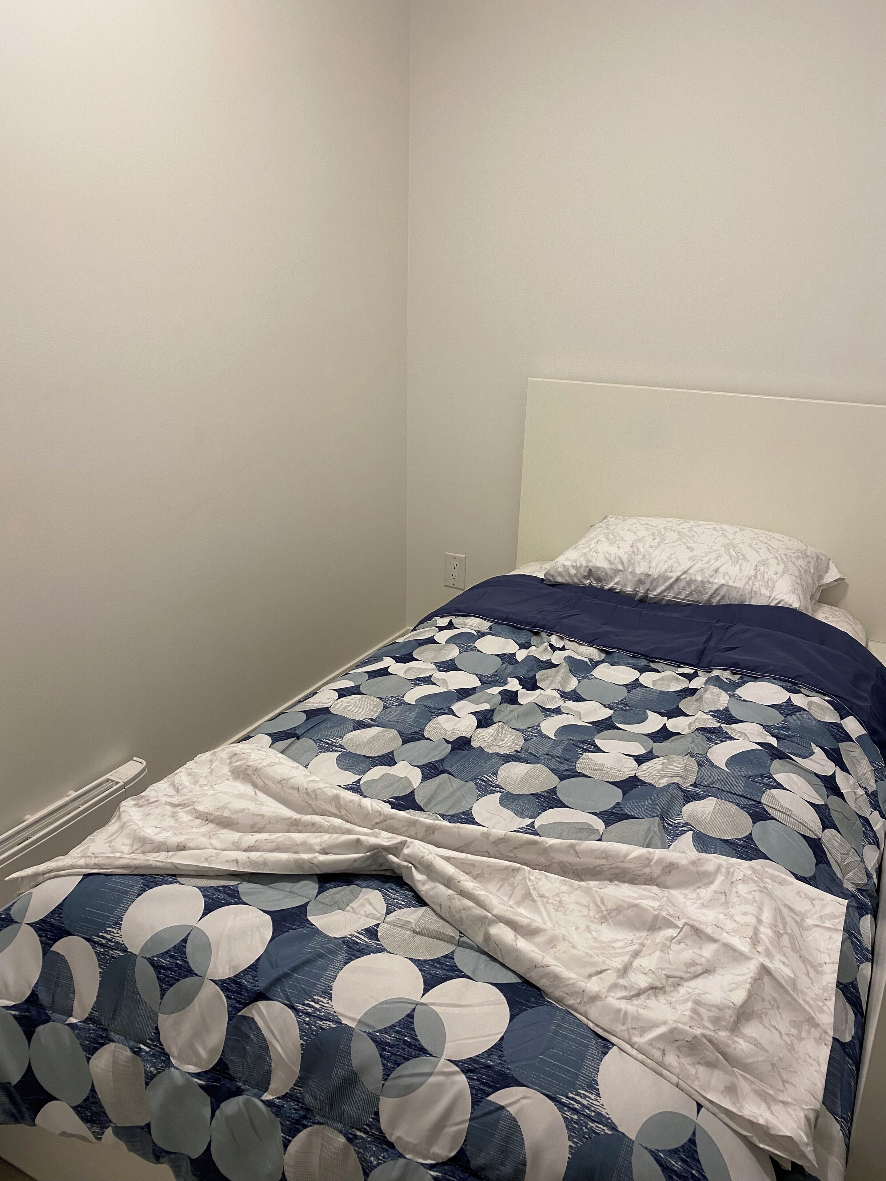 2 室のベッドルーム、WiFi (無料)、ベッドシーツ