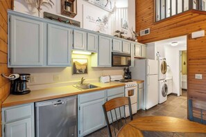 Private kitchen - Adorable 2-bedroom condo cabin with AC in lively Branson close to everything! (Branson)