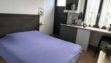 WiFi, bed sheets