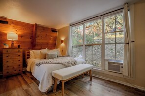 2 bedrooms, desk, iron/ironing board, free WiFi - Arrowbear Lake: Luxe Cabin w/ Large Deck & Fire Pit. Workspace & Loft, Pets OK (Arrowbear Lake)