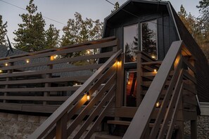 Exterior - Arrowbear Lake: Luxe Cabin w/ Large Deck & Fire Pit. Workspace & Loft, Pets OK (Arrowbear Lake)