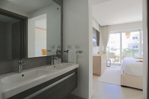 Bügeleisen/Bügelbrett, Reisekinderbett, WLAN, Bettwäsche