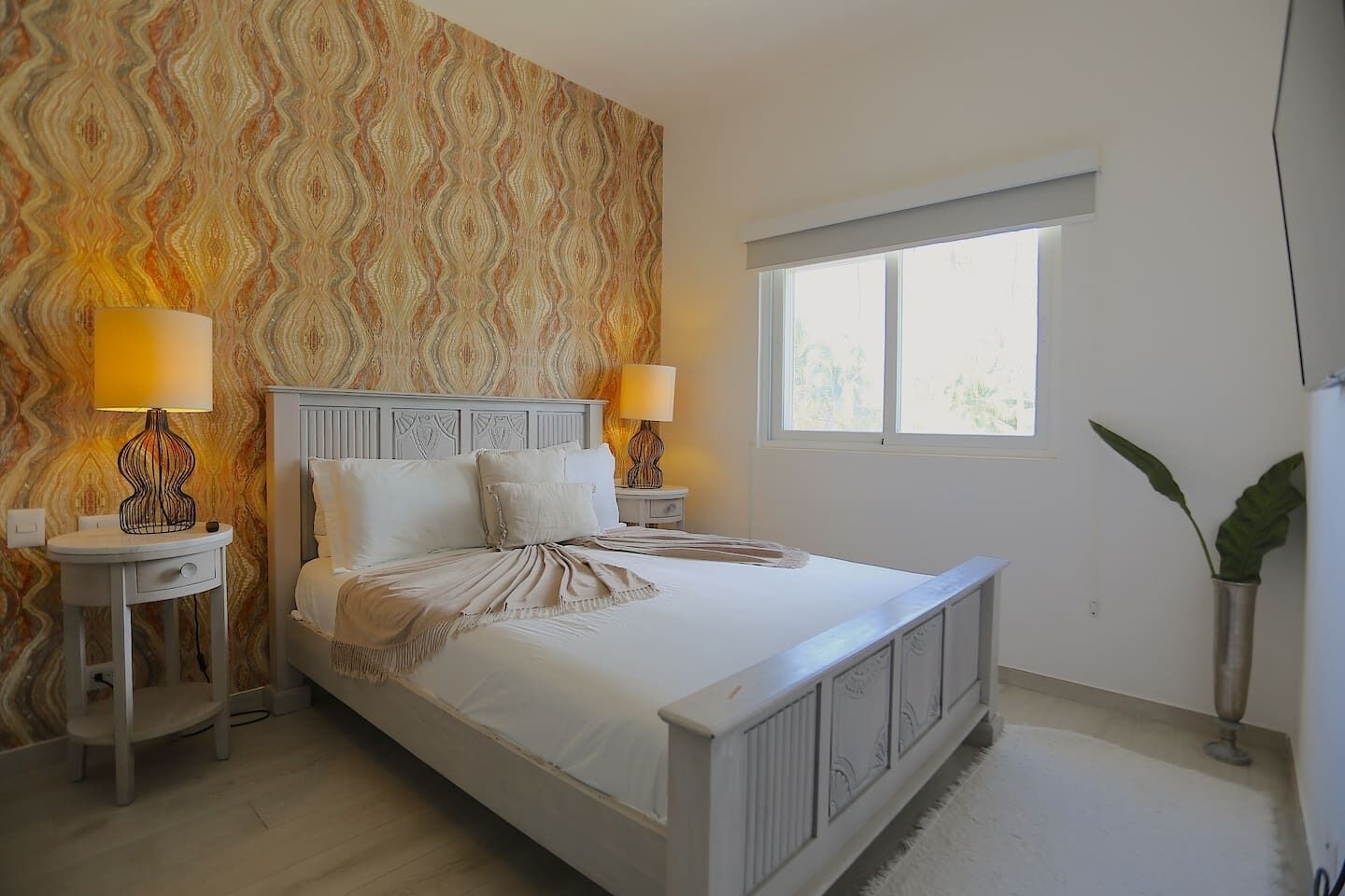 Iron/ironing board, travel crib, WiFi, bed sheets