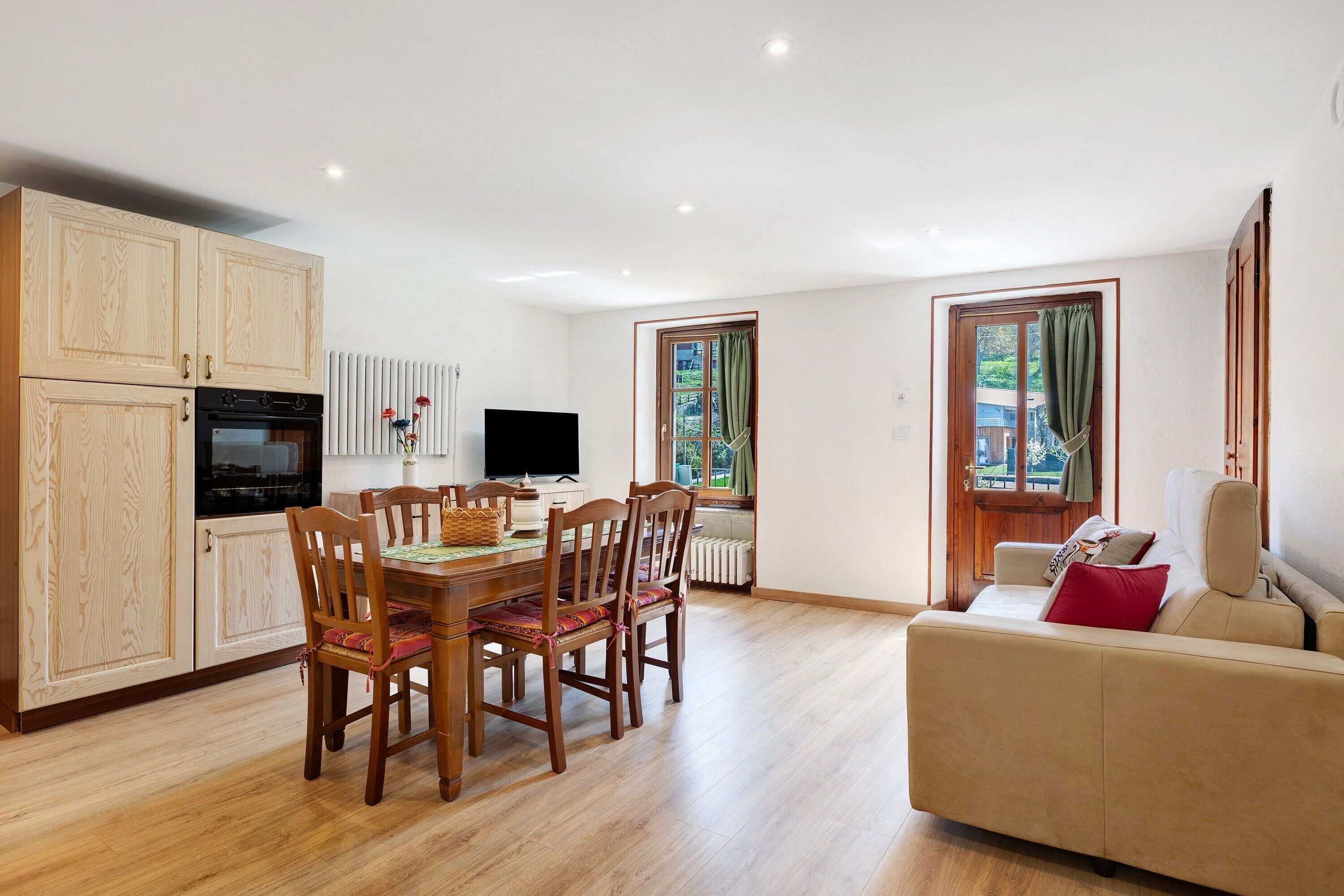 Interior. Maison Sandra – Introd: Cozy Apartment for Up to 5 Guests in Valle d’Aosta